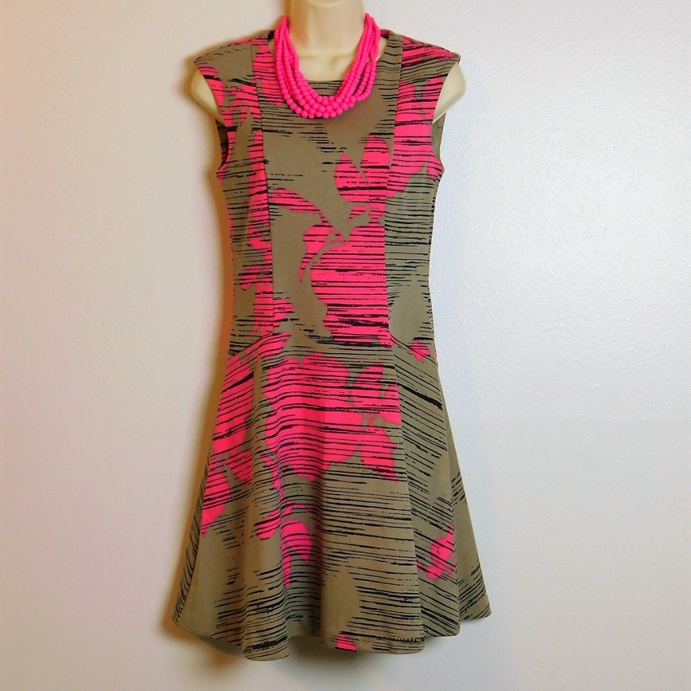 Apt. 9 Floral Sleeveless Fit and Flare Dress M Taupe Pink Stretch Knit Preppy